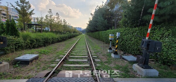 항동푸른수목원옆 항동 철도