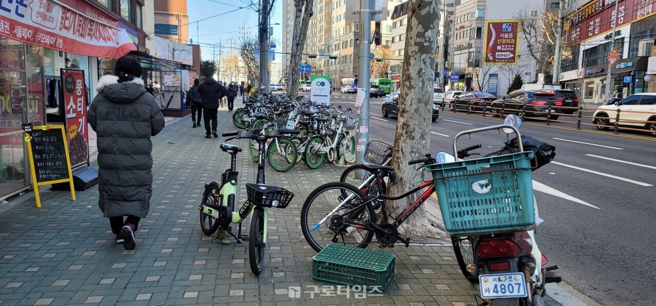구로지역주민이면 누구나 자동으로 가입되어 예상치 못한 사고 등을 당했을 때 보상받을 수 있는 자전거보험, 구민안전보험 등 다양한 구로구주민안전보험이 시행되고  있다.