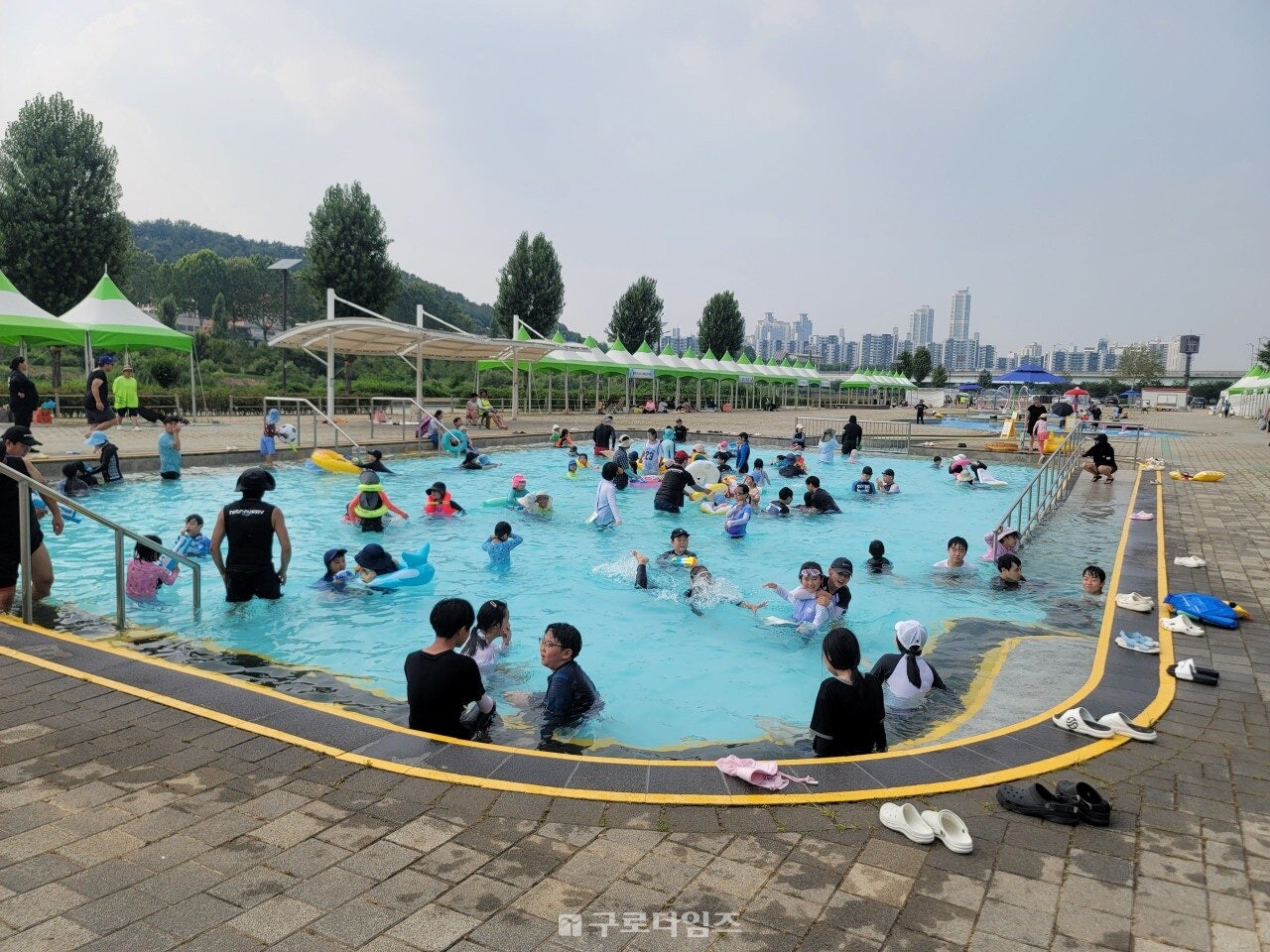 구로구에 소재한 안양천 물놀이장이 오는 7월8일부터 본격 개장한다. 오전10시부터 오후6시까지 운영된다.  